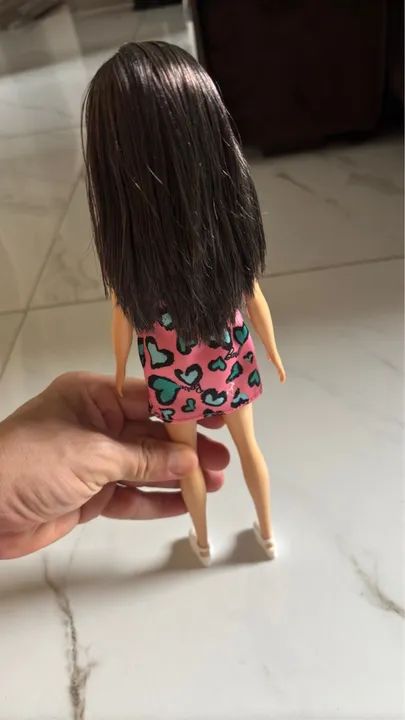 Boneca Barbie com vestido de coração ASIÁTICA - Foto 2