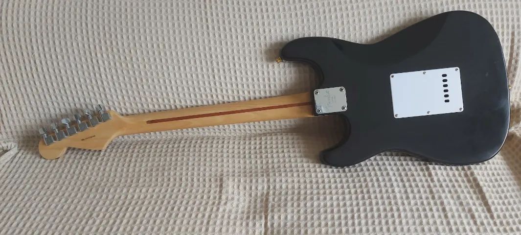 Guitarra Fender Modelo American Standard Stratocaster Sunburst 2020  - Foto 6