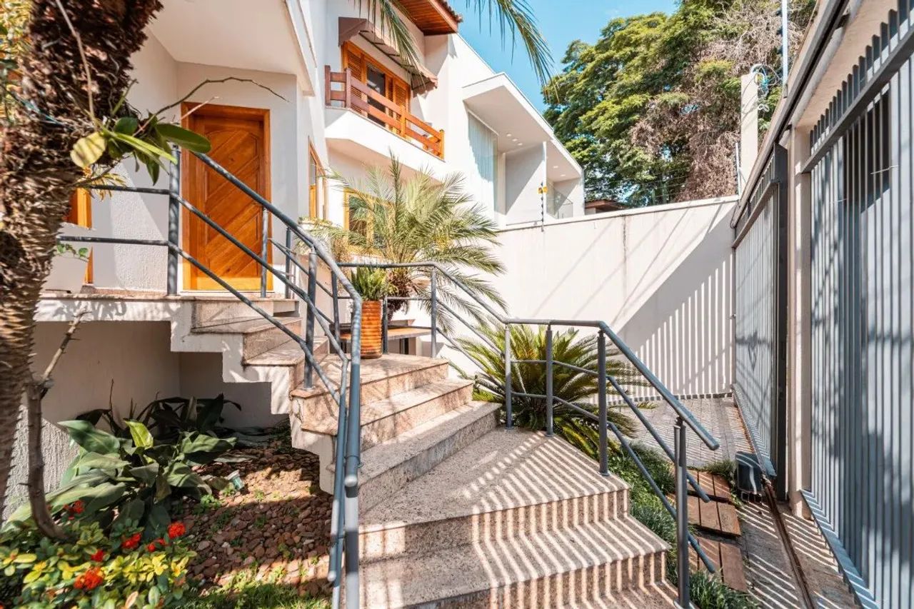 Casa tipo para venda e locação com 3 quartos, sendo 3 suítes, 420m²