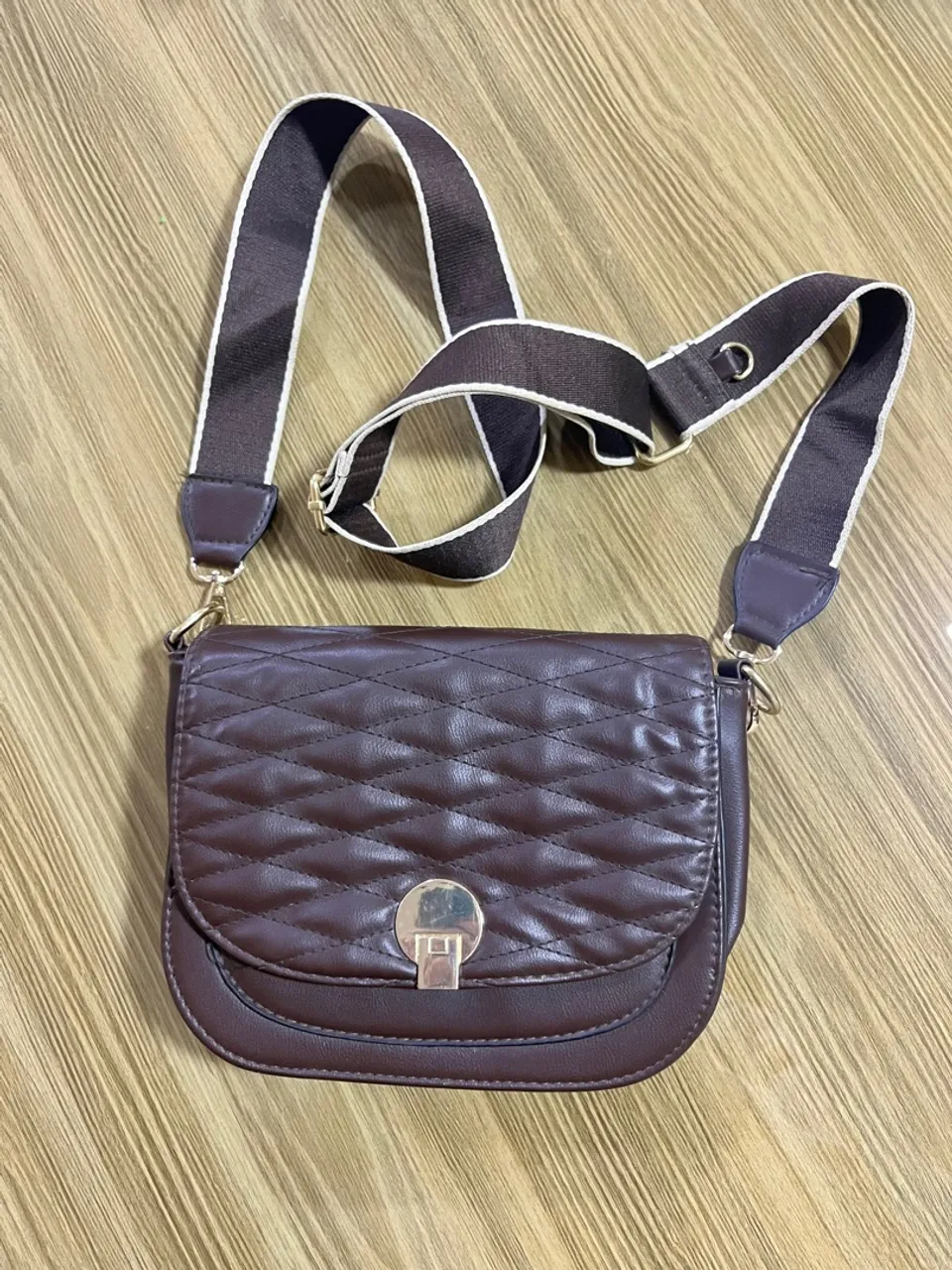 Bolsa de Ombro Matelassê Marrom com Alça Removível