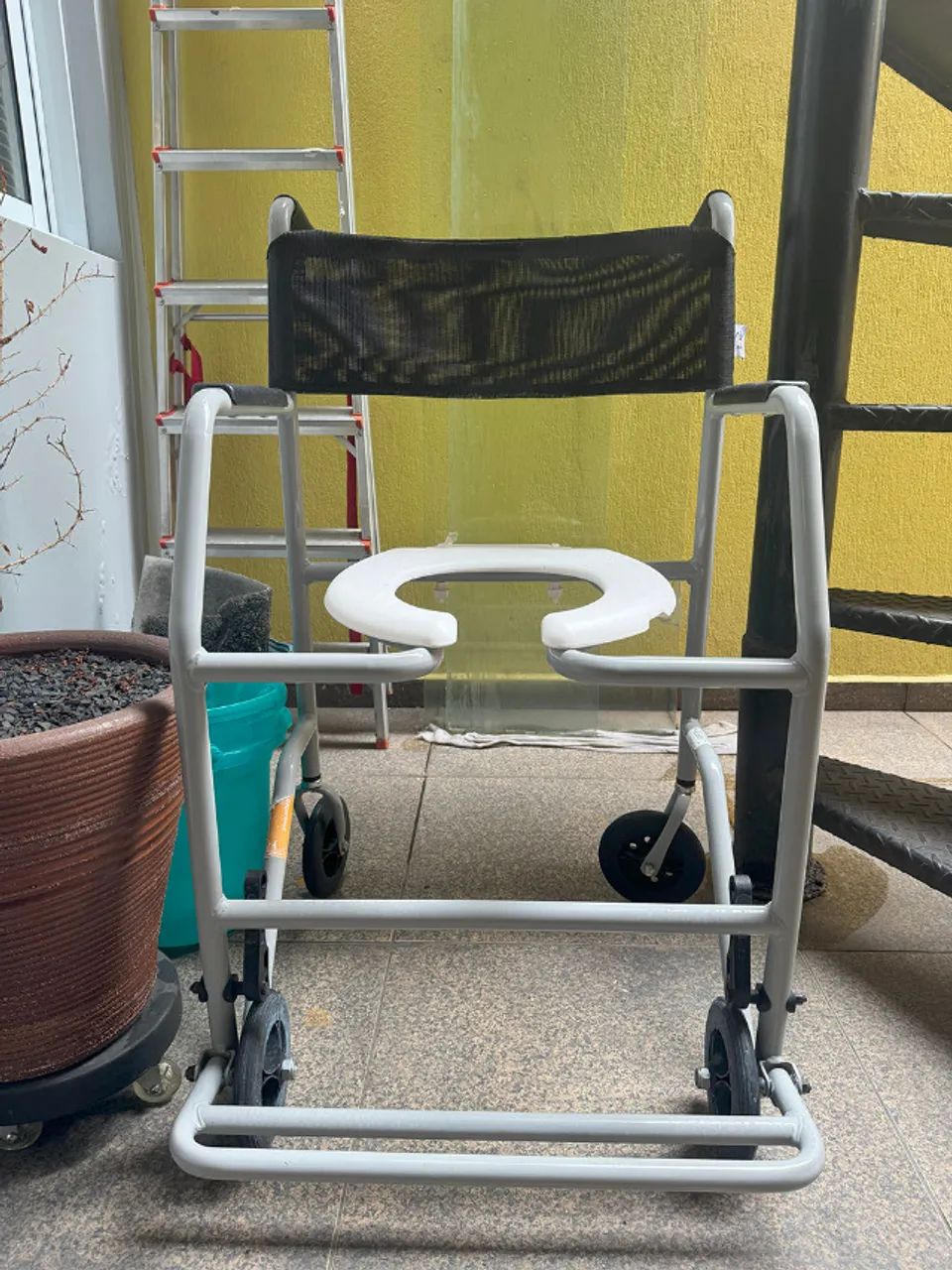 Cadeira de Banho com Rodas - Foto 3