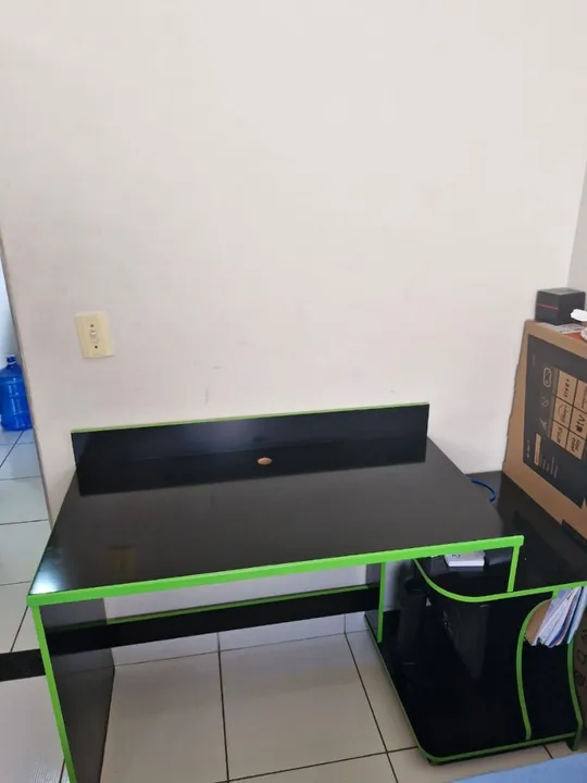Mesa Gamer Preto e Verde *