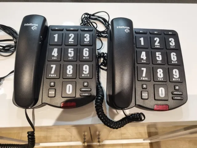 2 telefones fixos com fio Tok Fácil preto marca Intelbras
