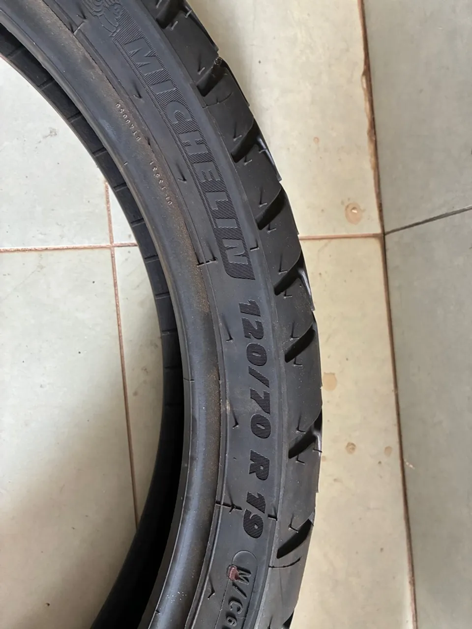 Pneu Michelin 120/70 R19 usado