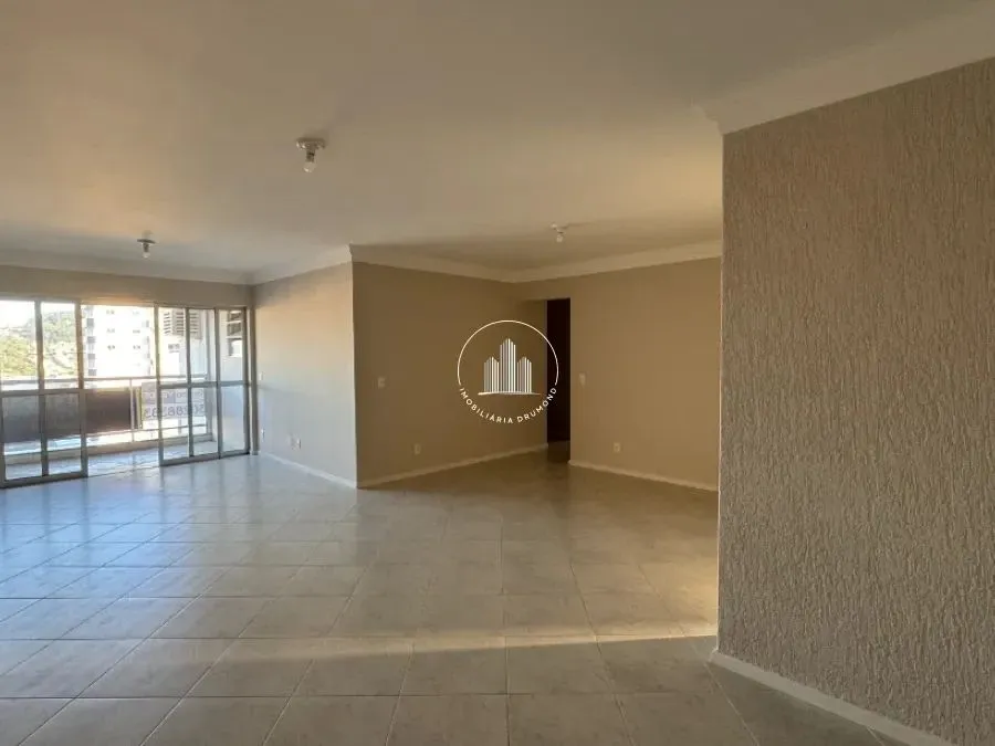 Apartamento 4 Quartos com 1 Suíte - Kobrasol