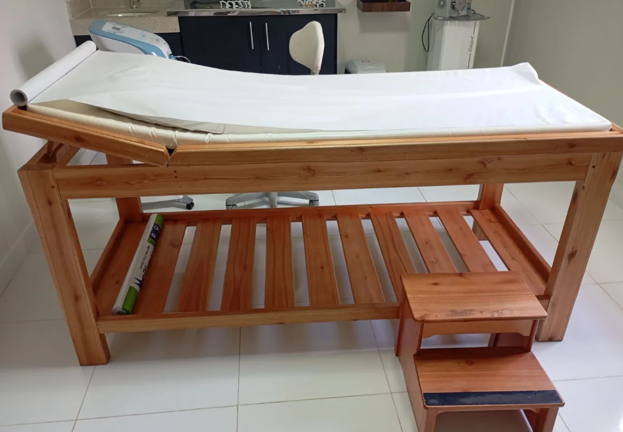 Cama de Madeira Maciça com Escada