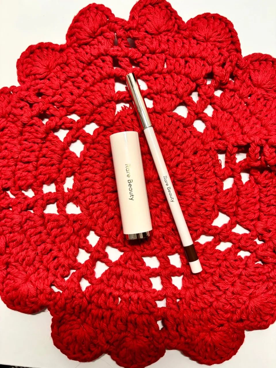 batom + lápis labial rare beauty
