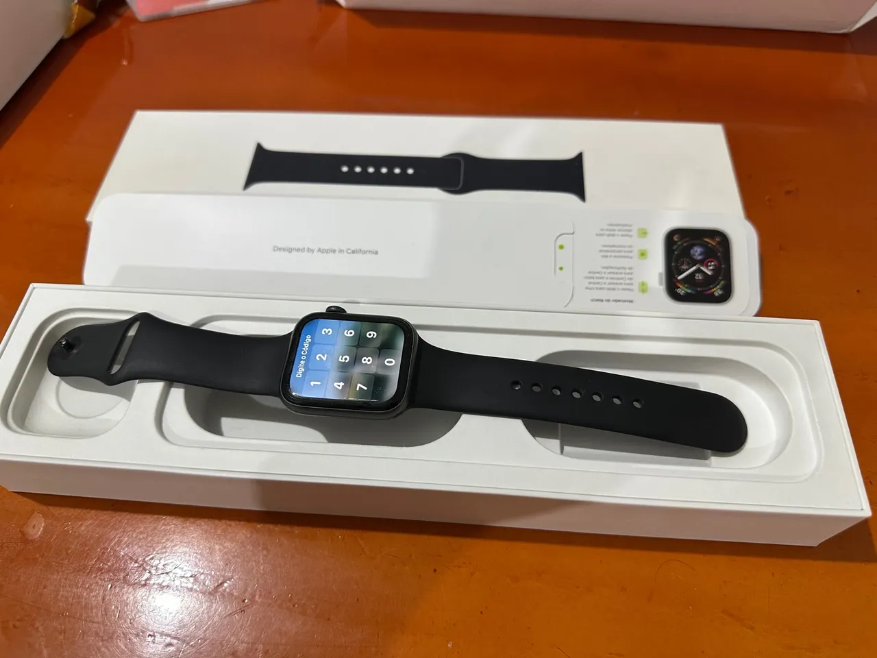 Apple Watch Series 4 - semi novo na Caixa