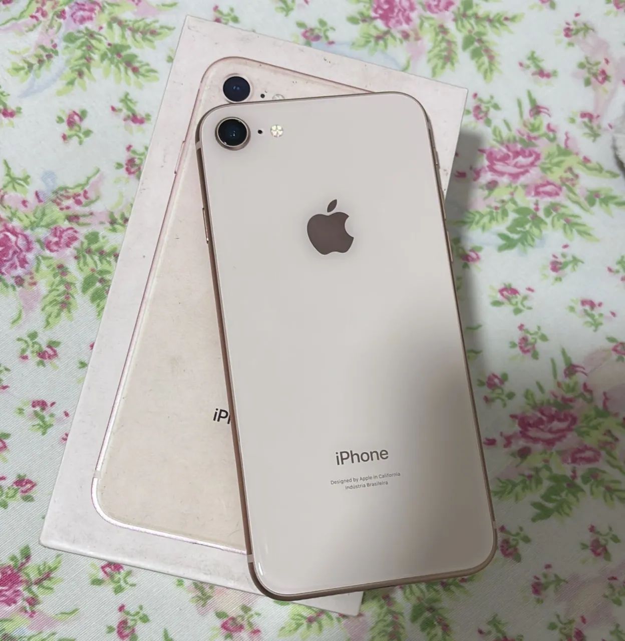 iPhone 8 - 64GB - Branco - Somente detalhes de uso - Com Caixa