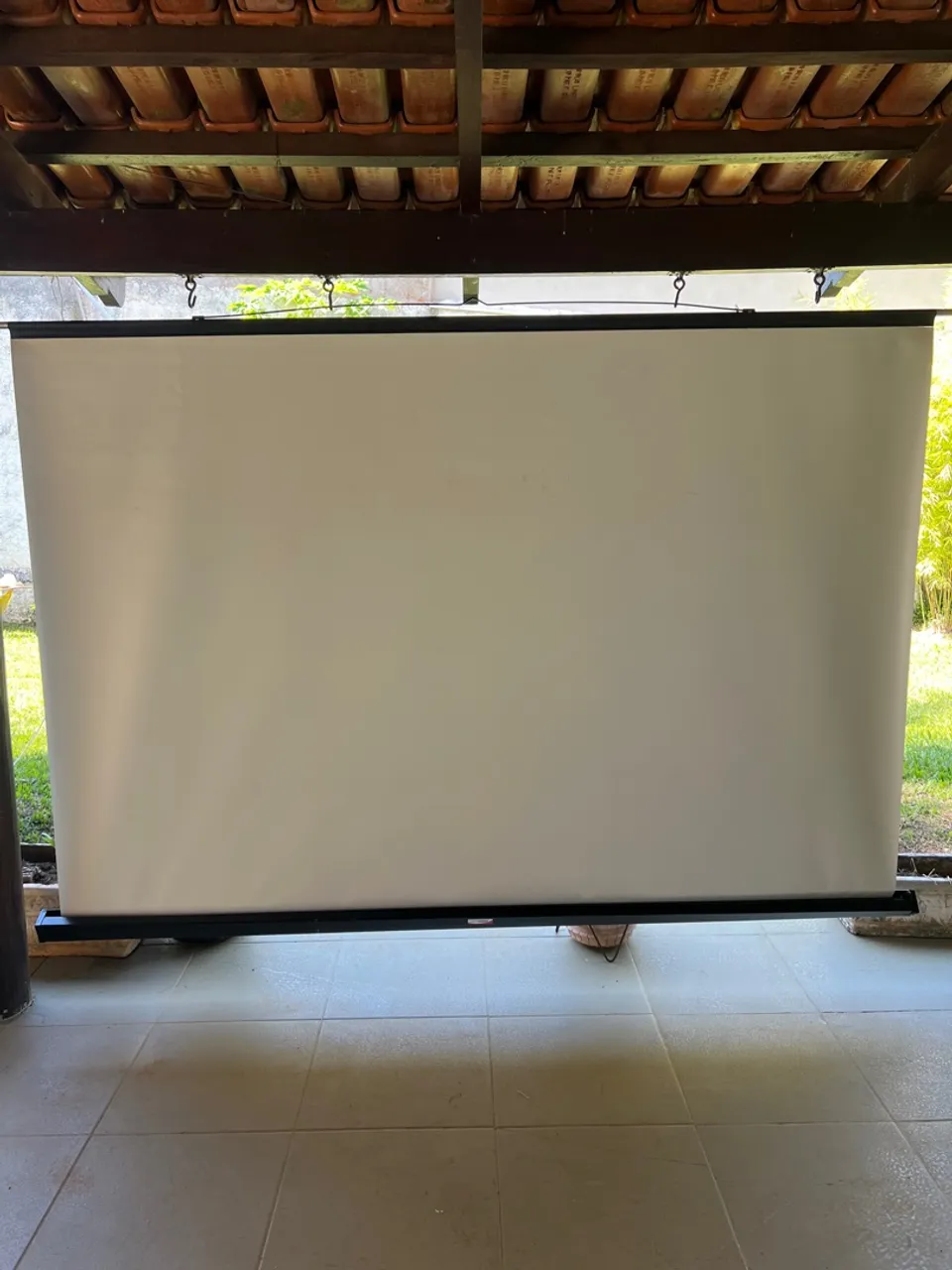 Anúncio para OLX - Tela de Projeção Retrátil 2,50 x 2,00m Tecnomast