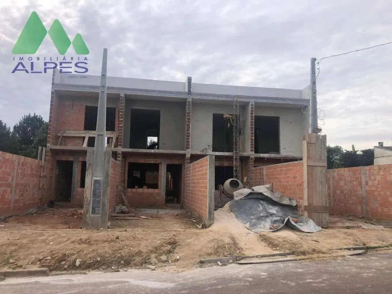 Sobrado com 2 dormitórios à venda, 77 m² por R$ 375.000,00 - Umbará - Curitiba/PR