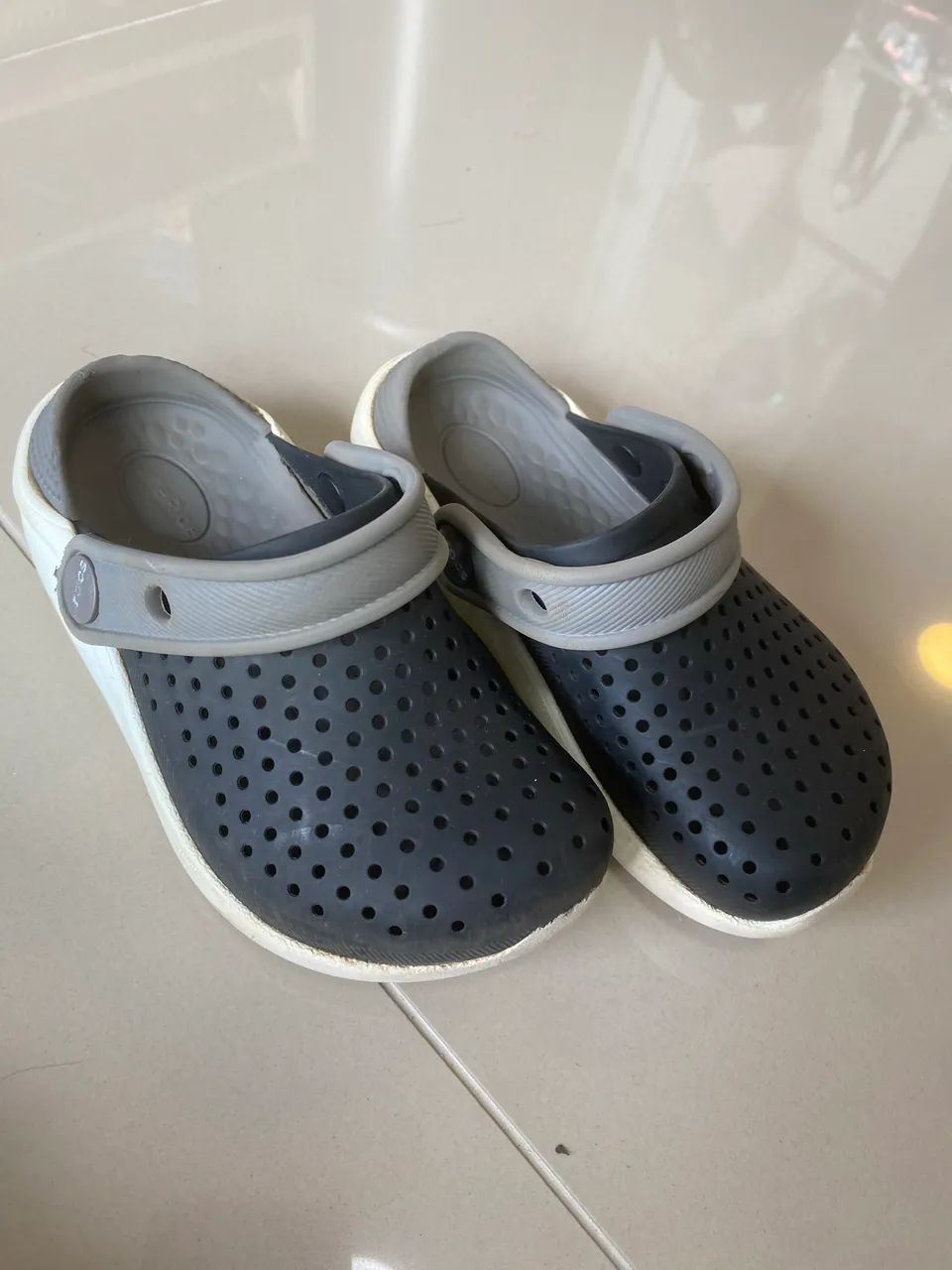 Crocs tamanho c10 (27/28)