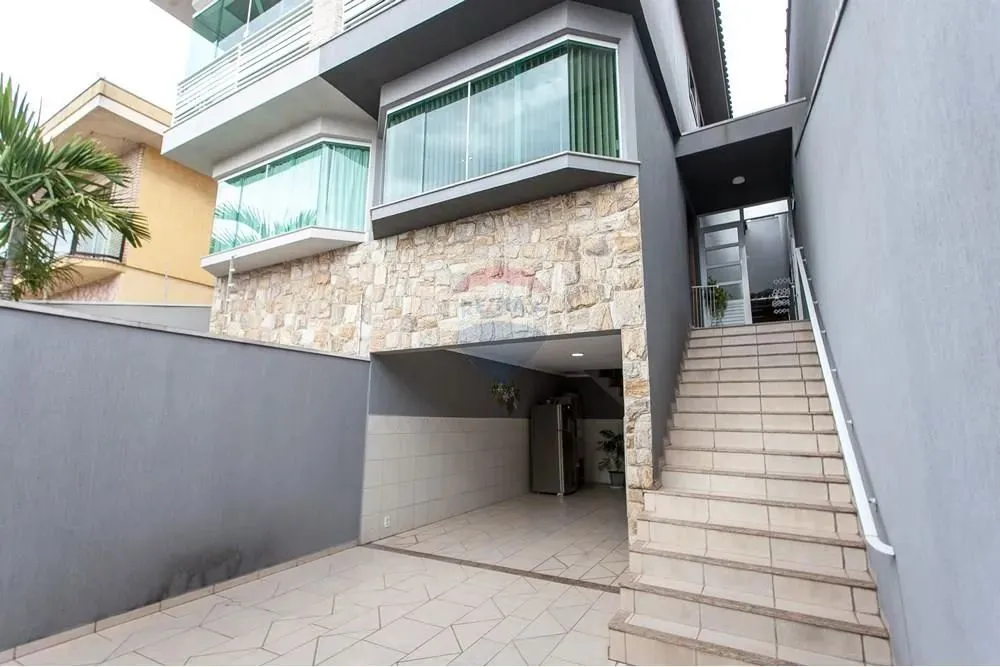 Sobrado à Venda em Pirituba na Zona Oeste de São Paulo com 3 dormitórios e com 184m².
