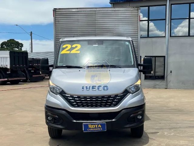 IVECO DEILY 35-150 ANO 2022 / BAÚ 4,5 M /  KM BAIXO - Foto 2