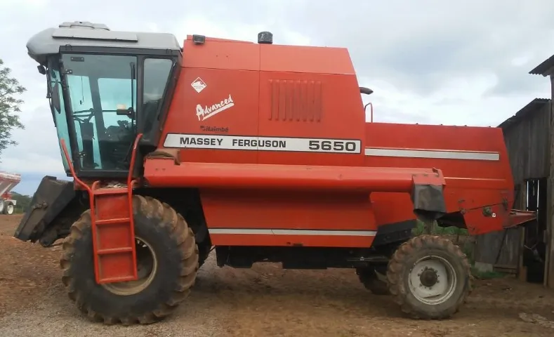 Colheitadeira Massey Ferguson 5650