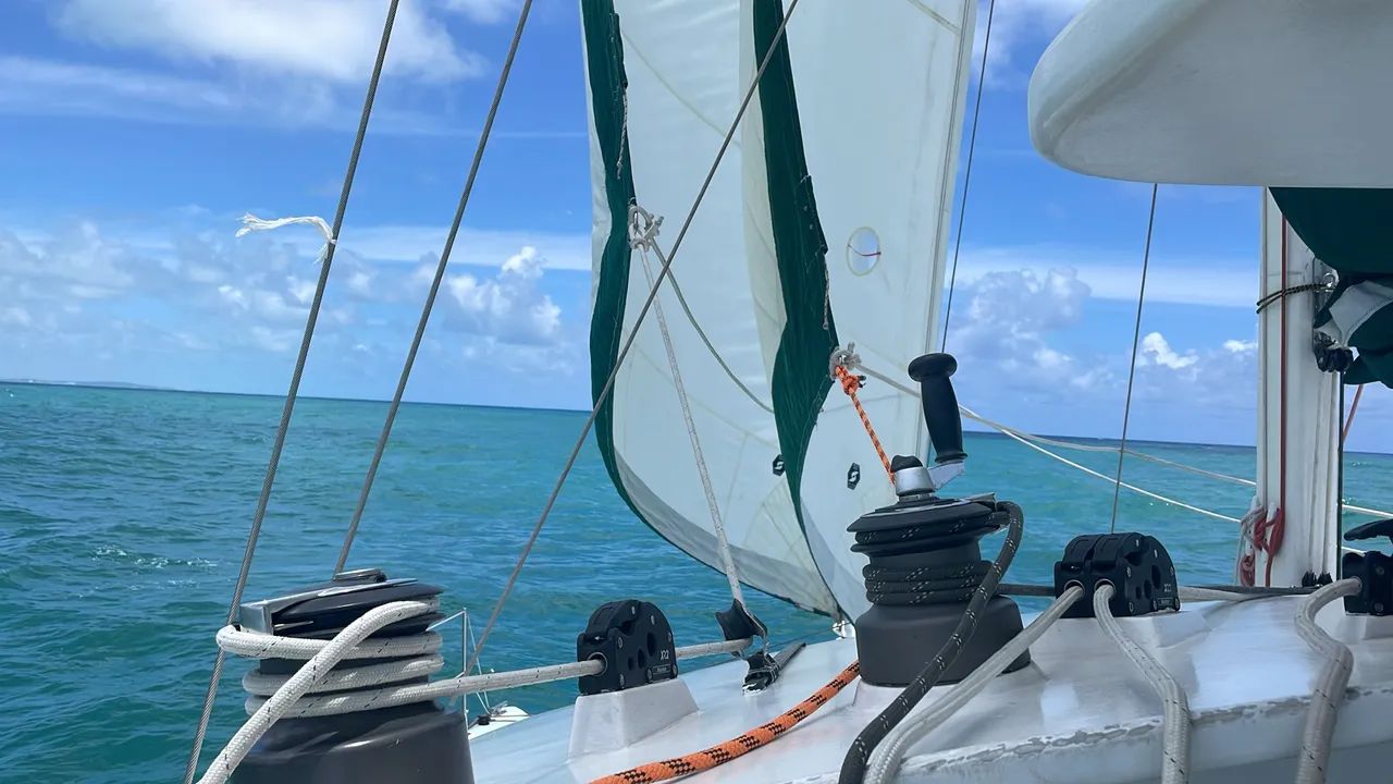 Catamaran 32 Pés 02 Volvo Penta 3 cilindros Hélices Foldings ano 2023