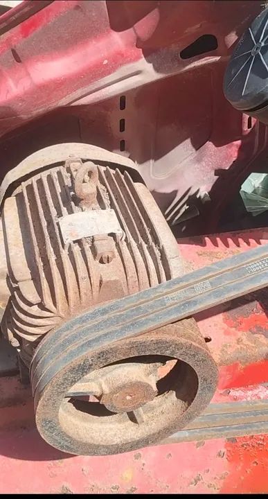 Compressor de ar industrial marca Weyne 3 cilindros 40 pés 350lts - Foto 2