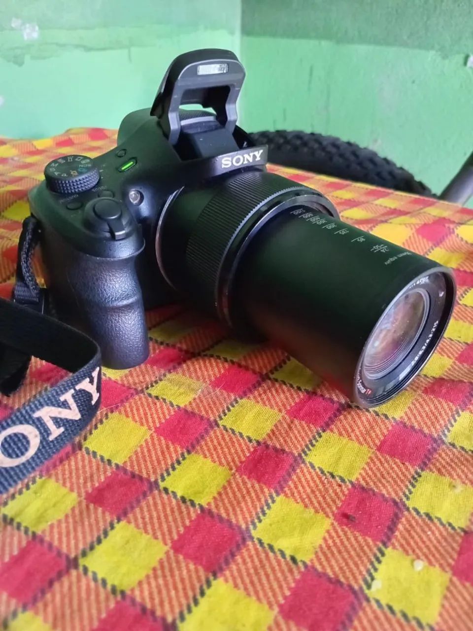 Câmera Digital Sony com Lente Carl Zeiss - Foto 2