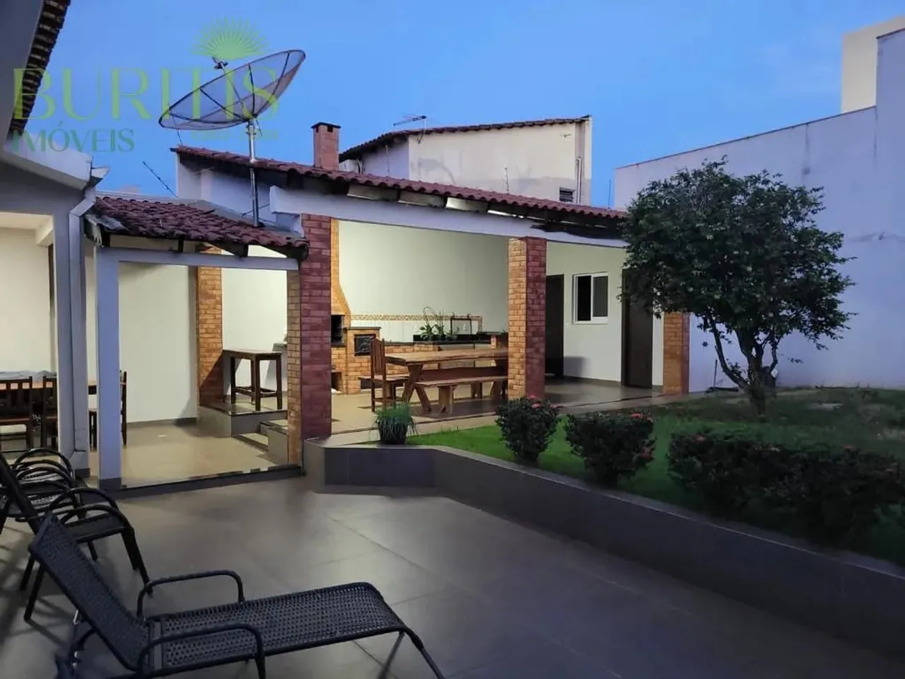 Casa à venda em Rio Verde, Setor Universitário, com 3 quartos, com 183 m²