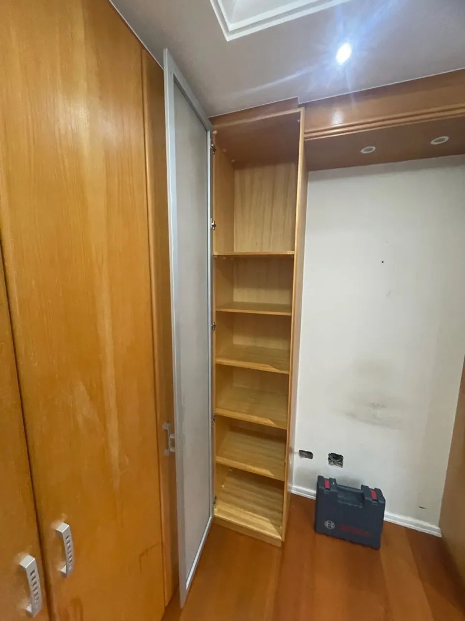 Guarda-roupa em ótimo estado/ de madeira boa  - Foto 4