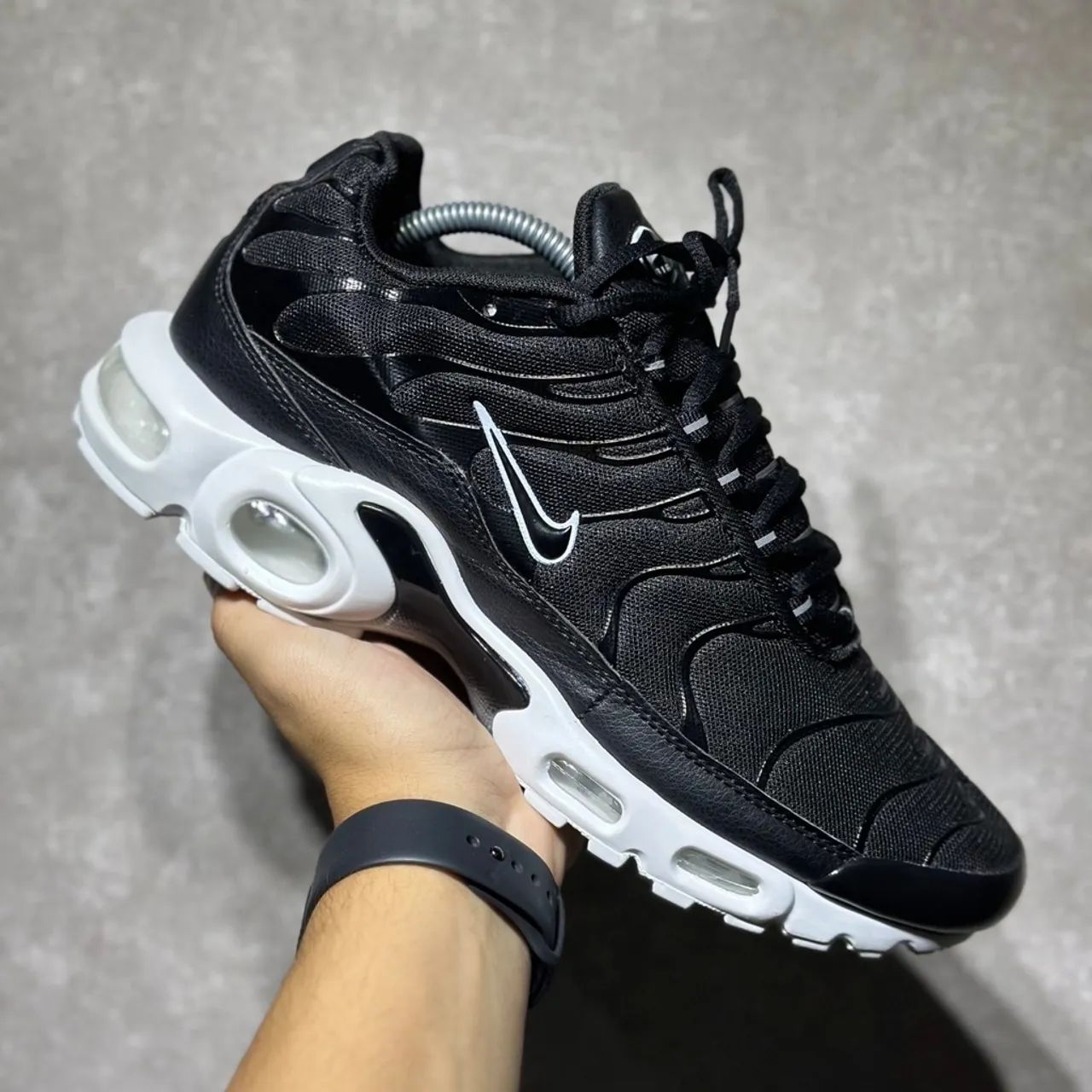 Tênis Nike Air Max TN - Preto e Branco