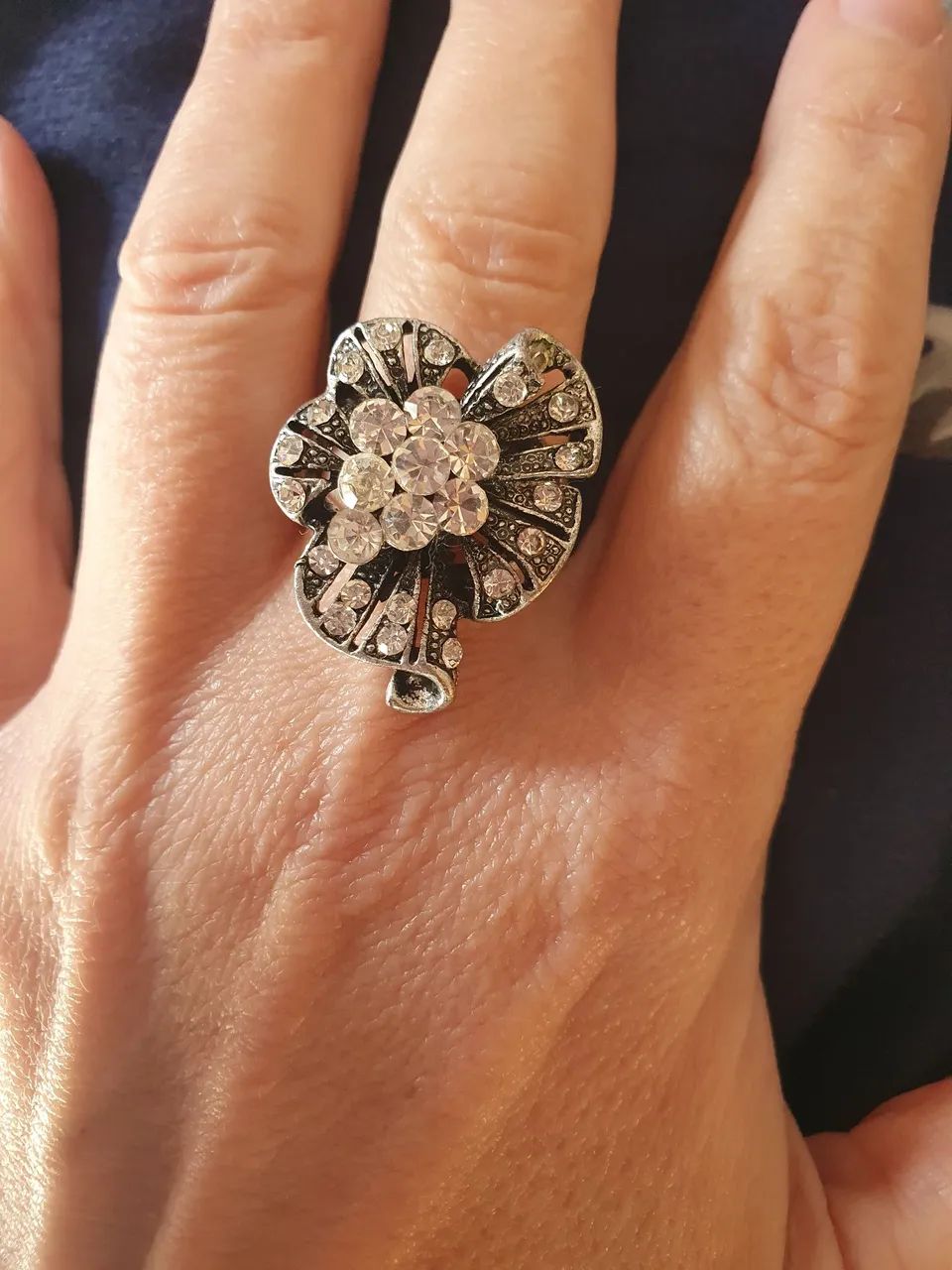 Anel com Strass - Elegância e Brilho! - Foto 2