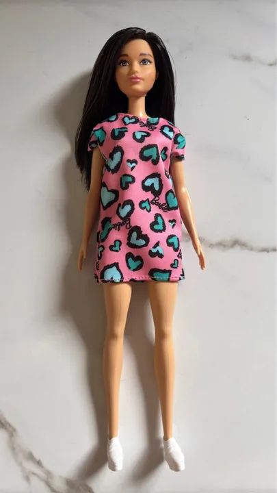 Boneca Barbie com vestido de coração ASIÁTICA - Foto 4