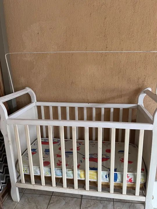 Berço e jogo de quarto 