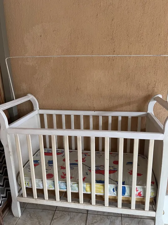 Berço e jogo de quarto