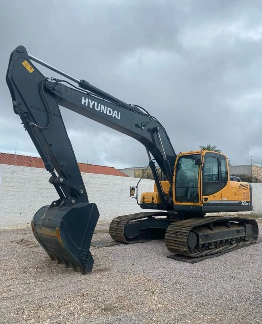 Escavadeira Hidráulica Hyundai 220LC-9
