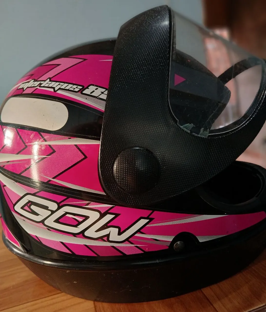 Capacete GOW Rosa e Preto