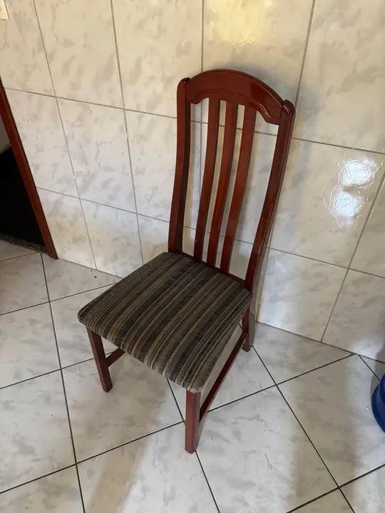 Mesa Madeira Maciça com cadeiras - Foto 3