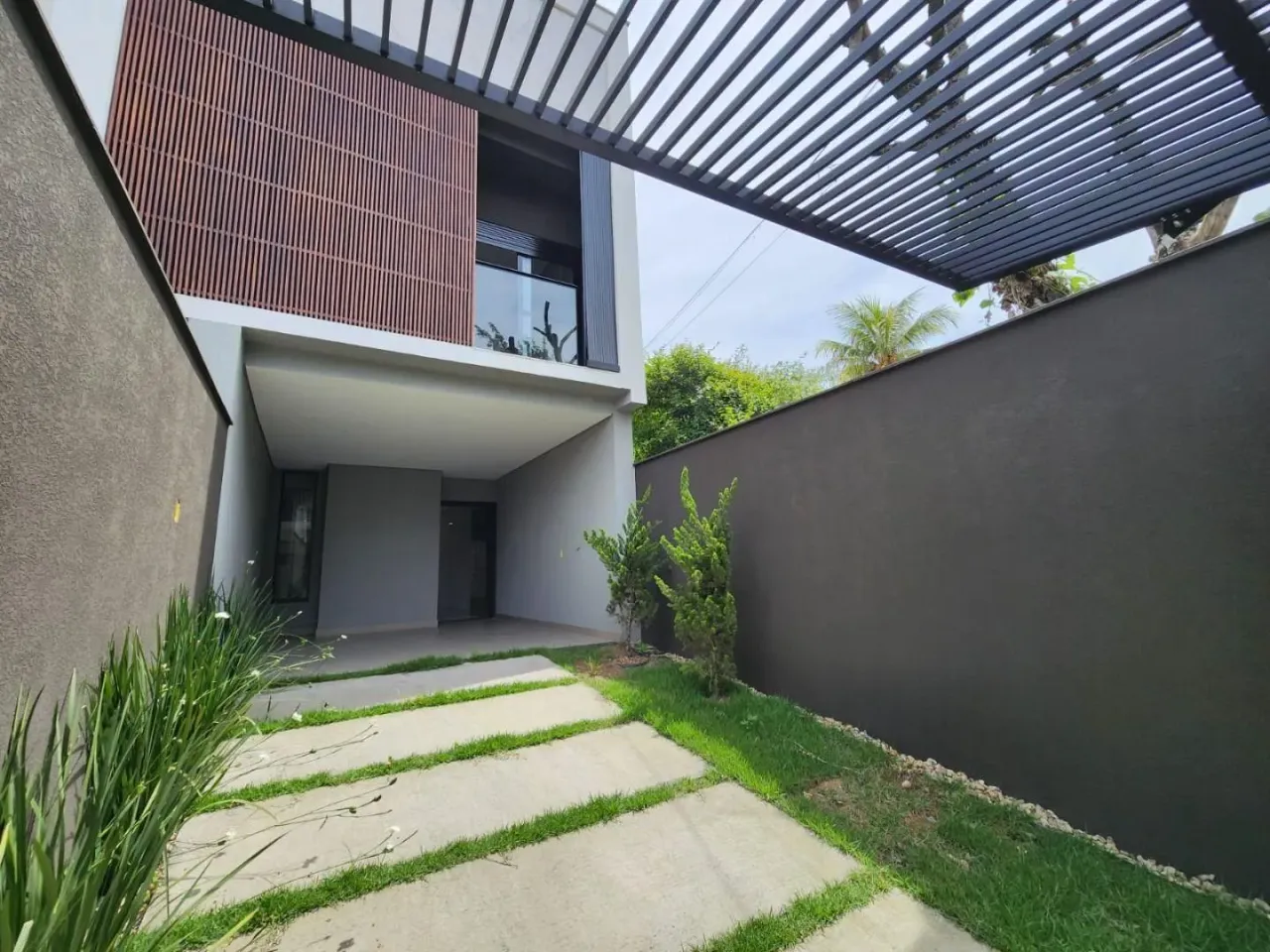 Sobrado para Venda em Joinville, Anita Garibaldi, 3 dormitórios, 1 suíte, 2 banheiros, 1 v