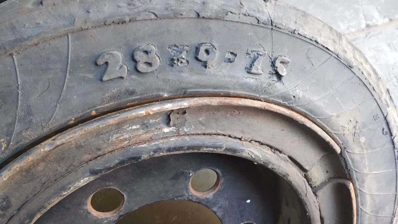 pneu macico empilhadeira usado montado vom rida