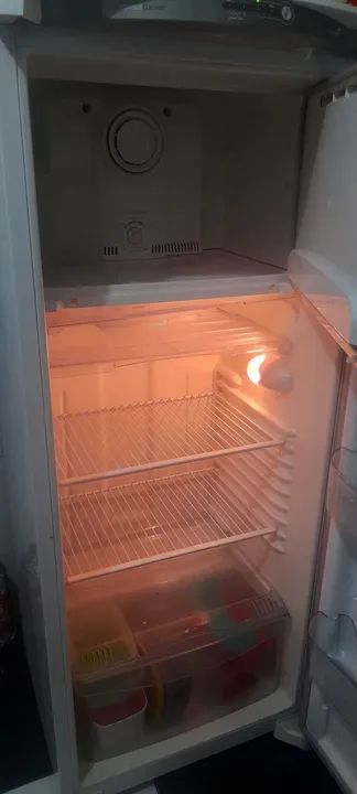 Geladeira Branca em Ótimo Estado  - Foto 4