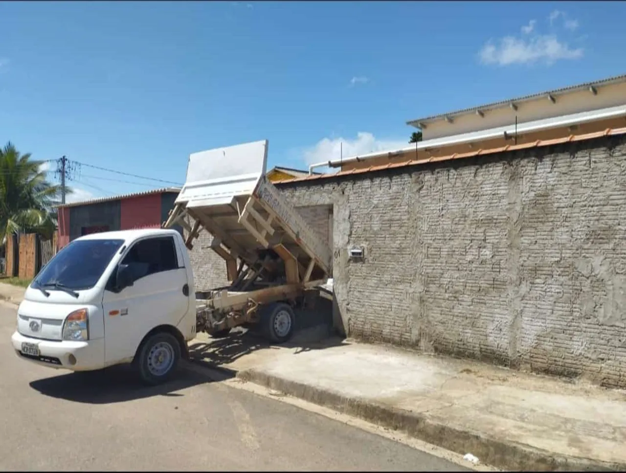 Caminhão HR com basculante