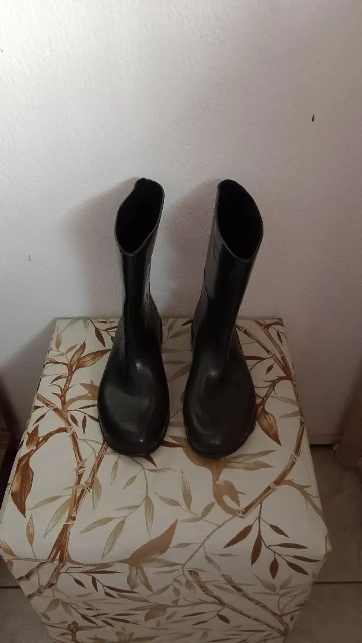 Bota de cano longo (Plástico)