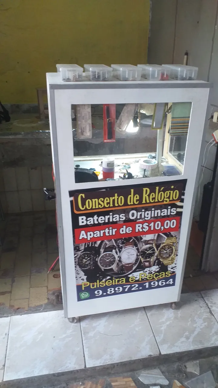 Relojueiro na entrada do mercado Central de Juazeiro do Norte no beco da cebola. rua 34.
