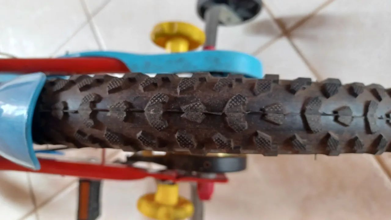 Bicicleta infantil Hot Wheels - 16 polegadas - Foto 3