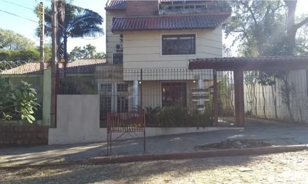 Casa em Condomínio em Cristal