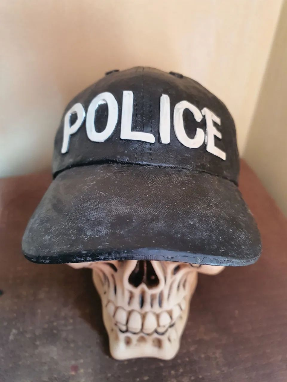 CAVEIRA DA POLICIA EM RESINA - Foto 3