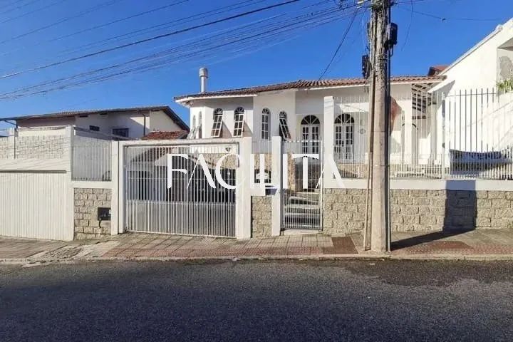 Casa com 4 quartos no bairro Agronômica, Florianópolis.