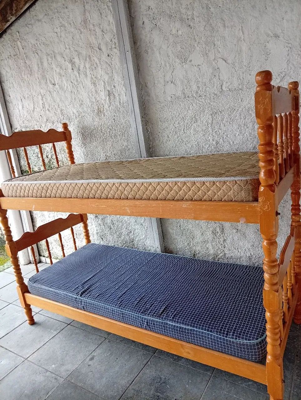 Belicher de madeira com dois colchões  - Foto 2