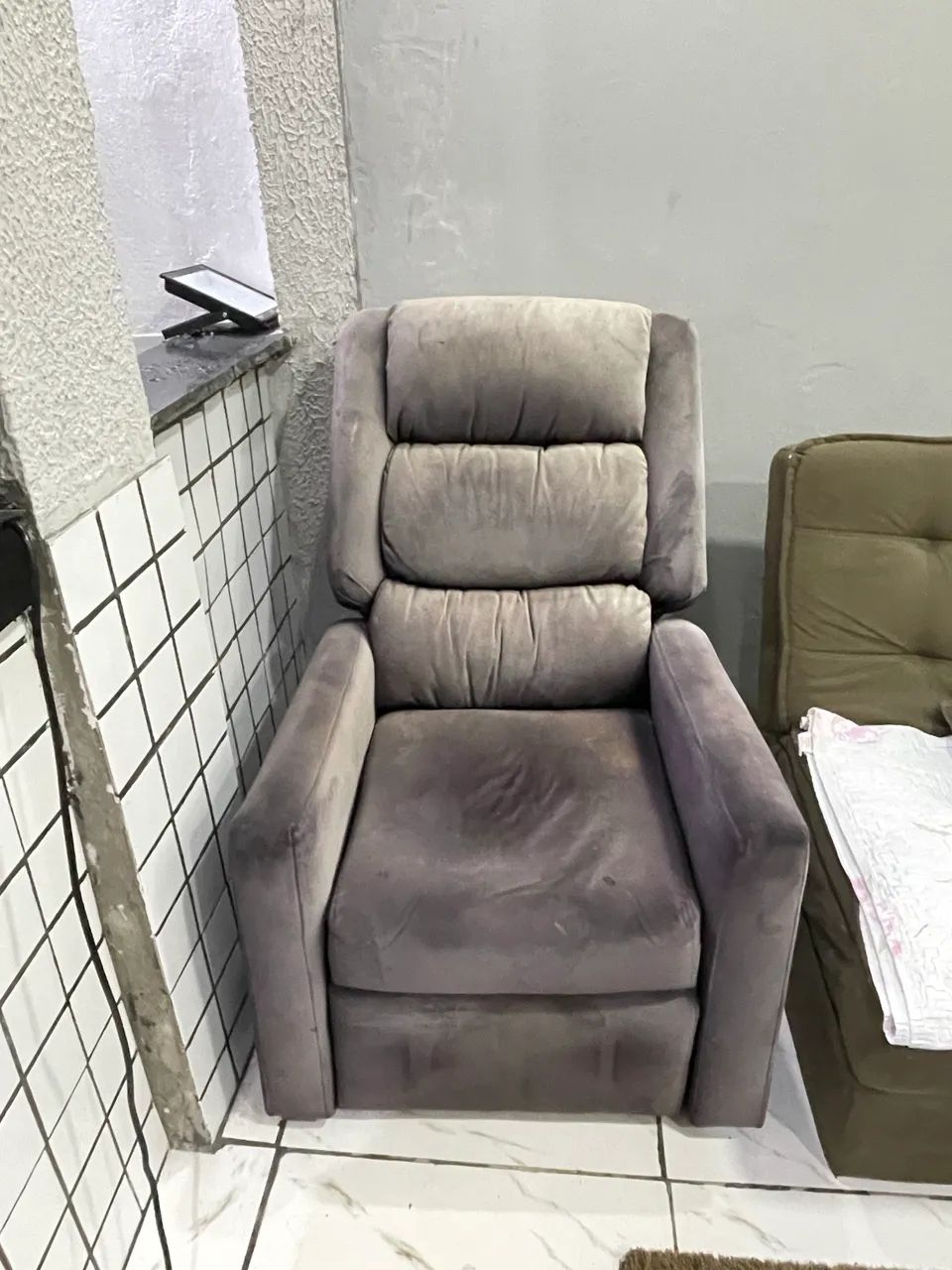 Poltrona cinza ? LEIA O ANÚNCIO - Foto 2