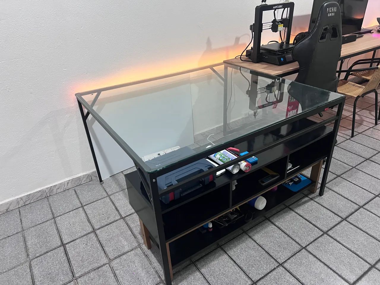 MESA DE CENTRO INDUSTRIAL COM TAMPO DE VIDRO