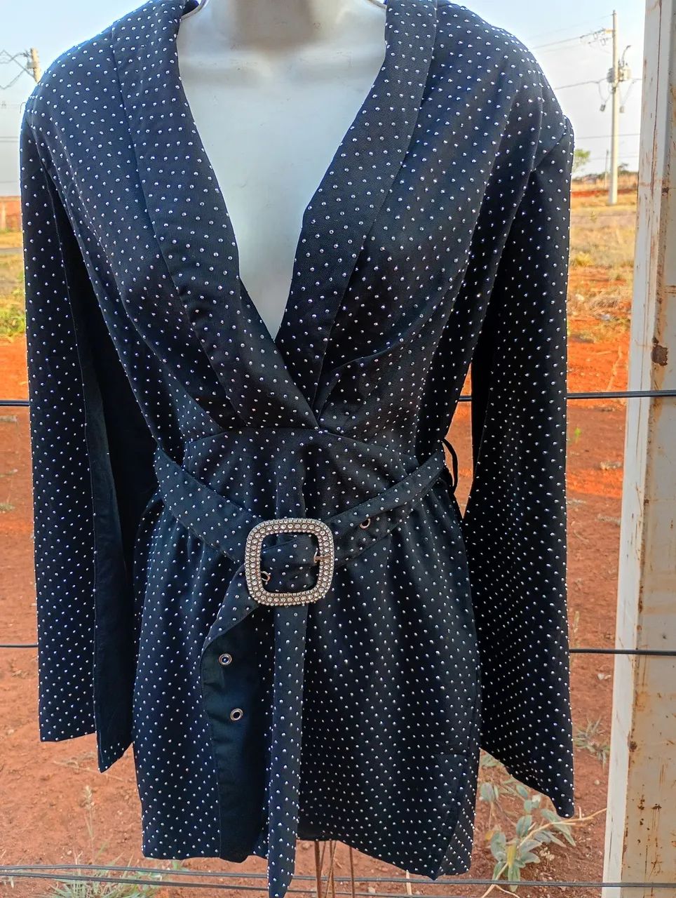 Vestido blazer preto com strass e fivela 
