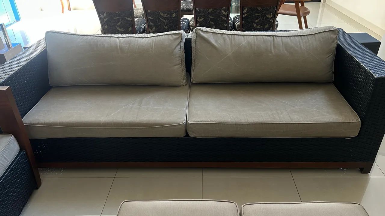 Sofá fibra e alumínio área externa com mesa e poltronas - Foto 2