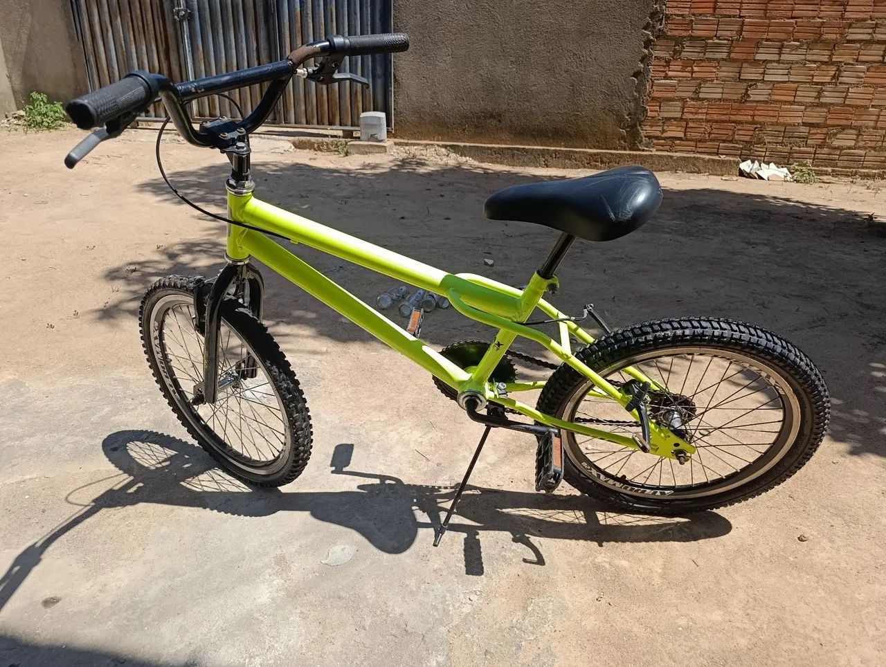 Bicicleta infantil aro 20  - Foto 2