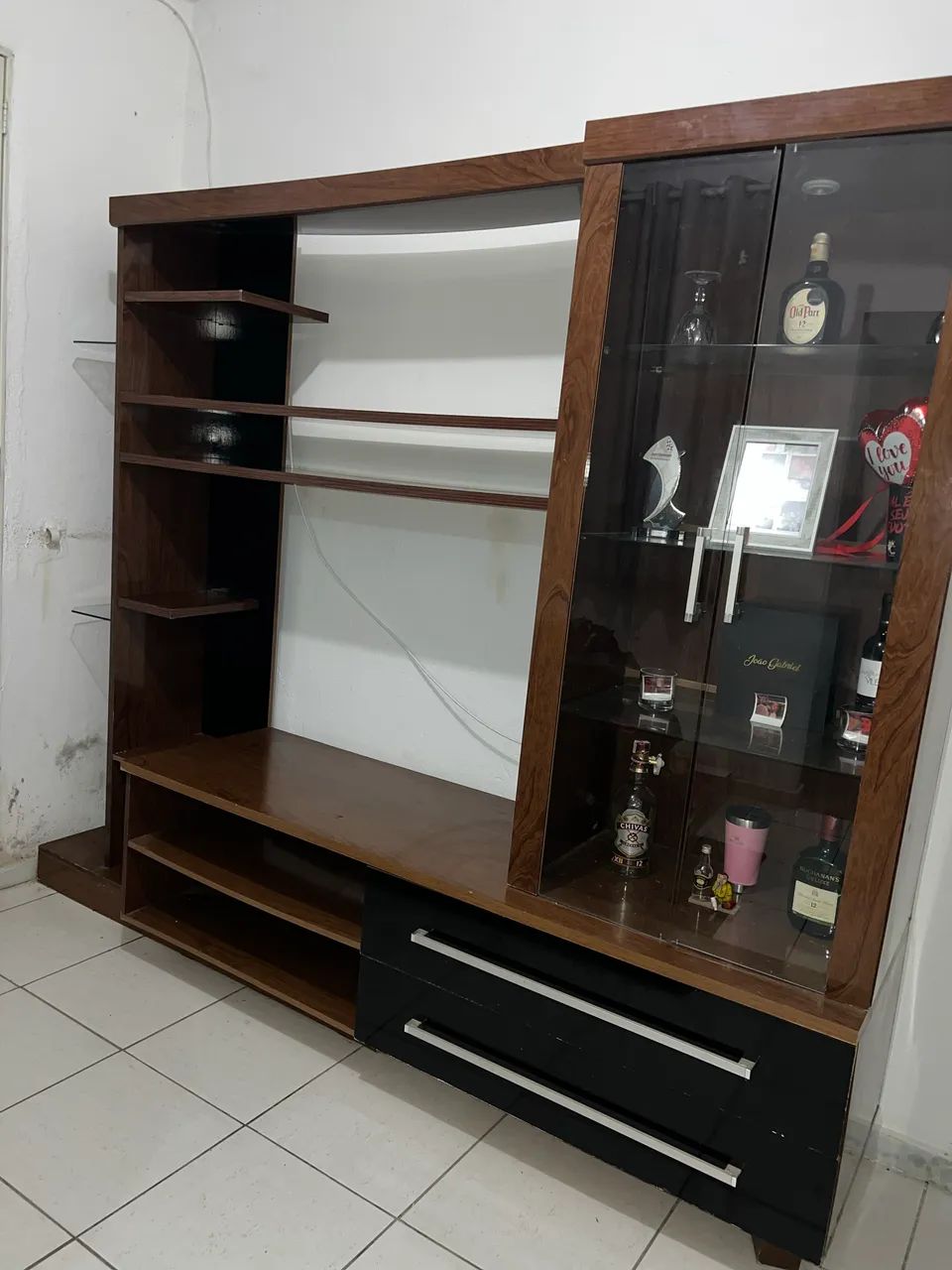 Rack de televisão junto com cristaleira 64962679705347121