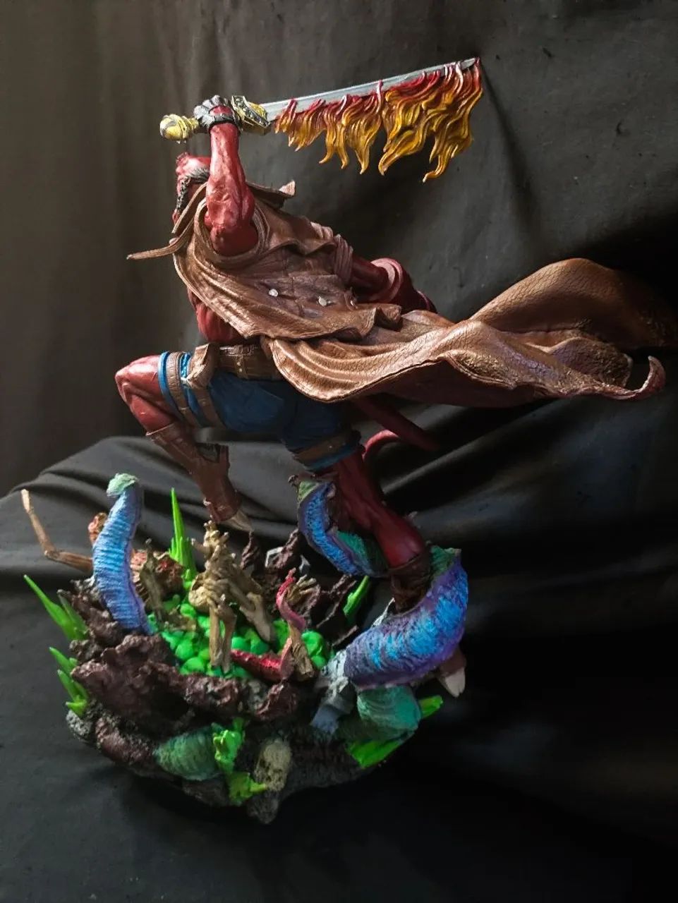 Hellboy - 40 cm - Estátua Decorativa em Resina - Pronta Entrega  - Foto 3